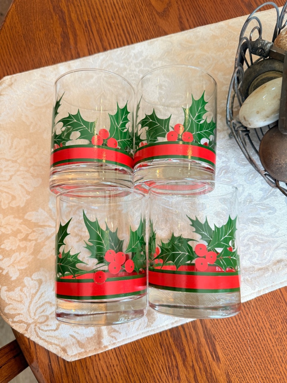Vintage Libbey Holiday Holly & Berries Glass Tumblers set of 4 - Picture 9 of 17